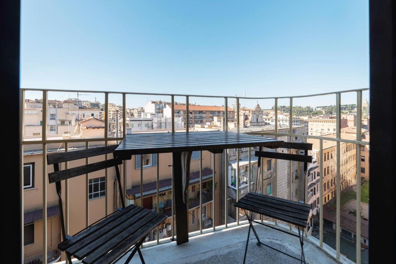 Bright Apt With Views Of San Pietro ローマ エクステリア 写真
