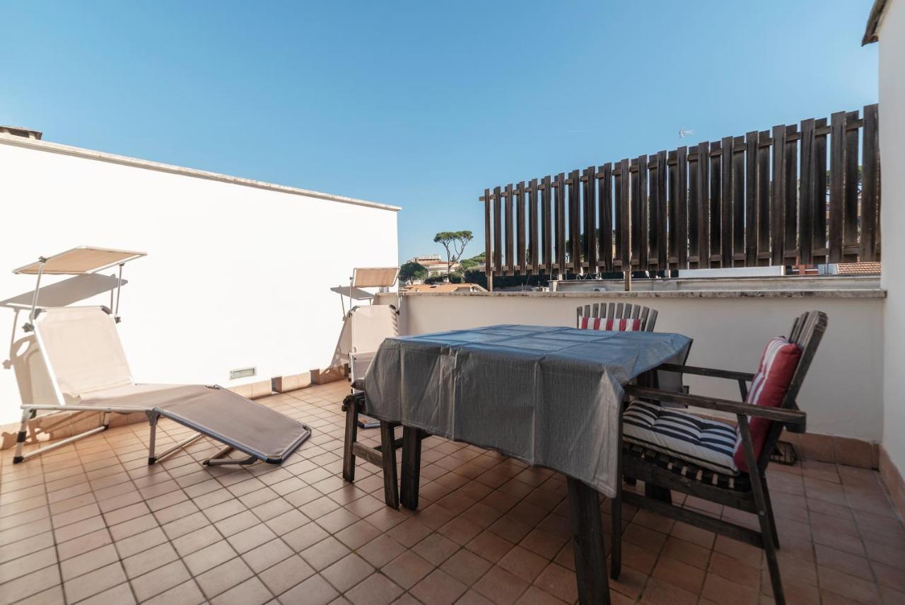Bright Apt With Views Of San Pietro ローマ エクステリア 写真